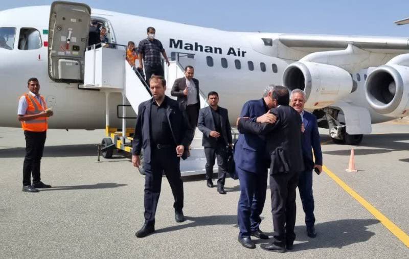 وزیر بهداشت وارد فرودگاه جیرفت شد